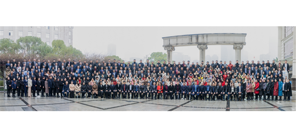 《凝心聚力，赢战2023》 ——尊龙z6官方旗舰店集团年度表扬大会暨2023年战略安排大会胜利终结